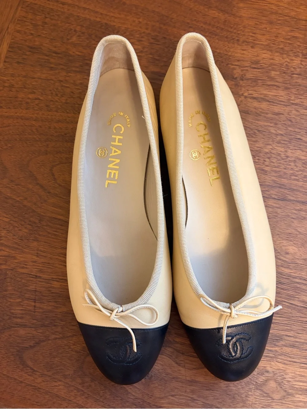 CHANEL Beige and Black Lambskin Ballet Flats size 39 - Picture 3 of 8